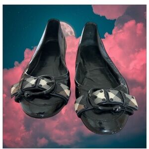 Burberry Black and Cream Leather Loafers